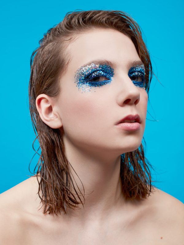 Blau Beauty MakeUp Glitzer Model Augen