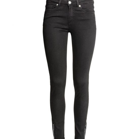H&M Conscious, „Skinny Low Jeans“, 29,99 Euro