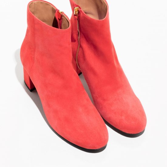 Rote Ankle Boots von & other Stories, ca. 125 Euro