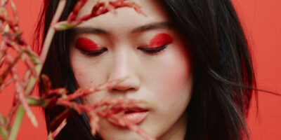 Remeber Red? Jihoon Kim zeigt die verschiedenen Beauty-Facetten der Farbe Rot